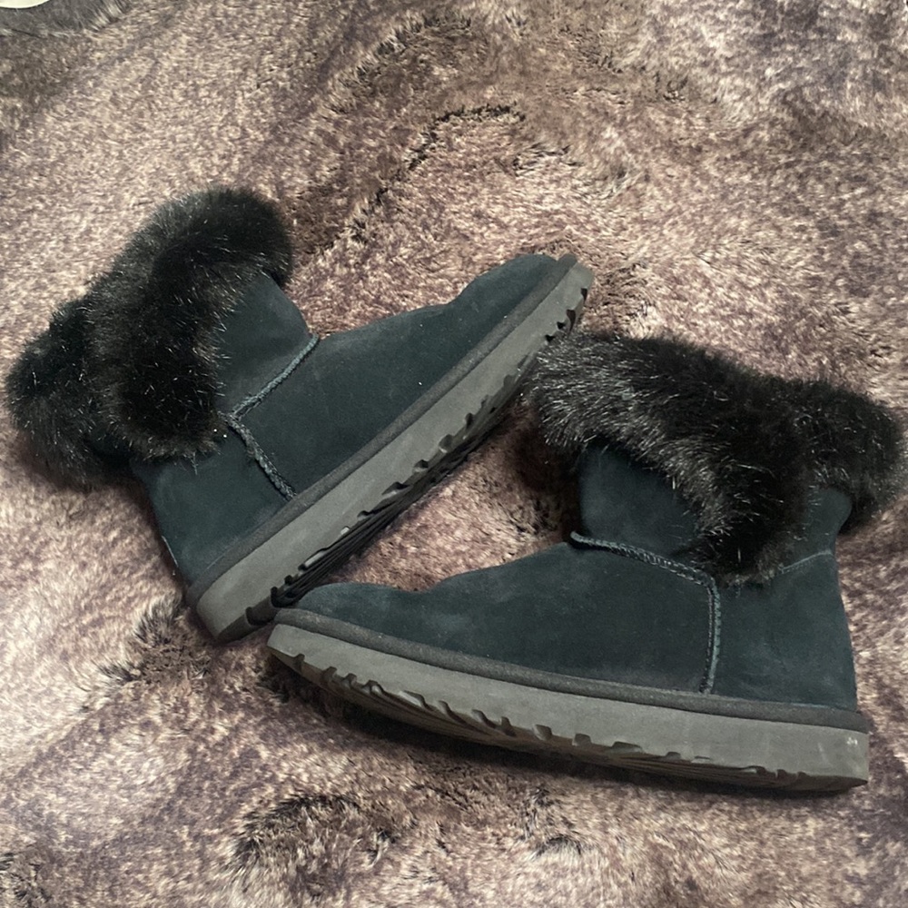 Short Uggs. - image 3